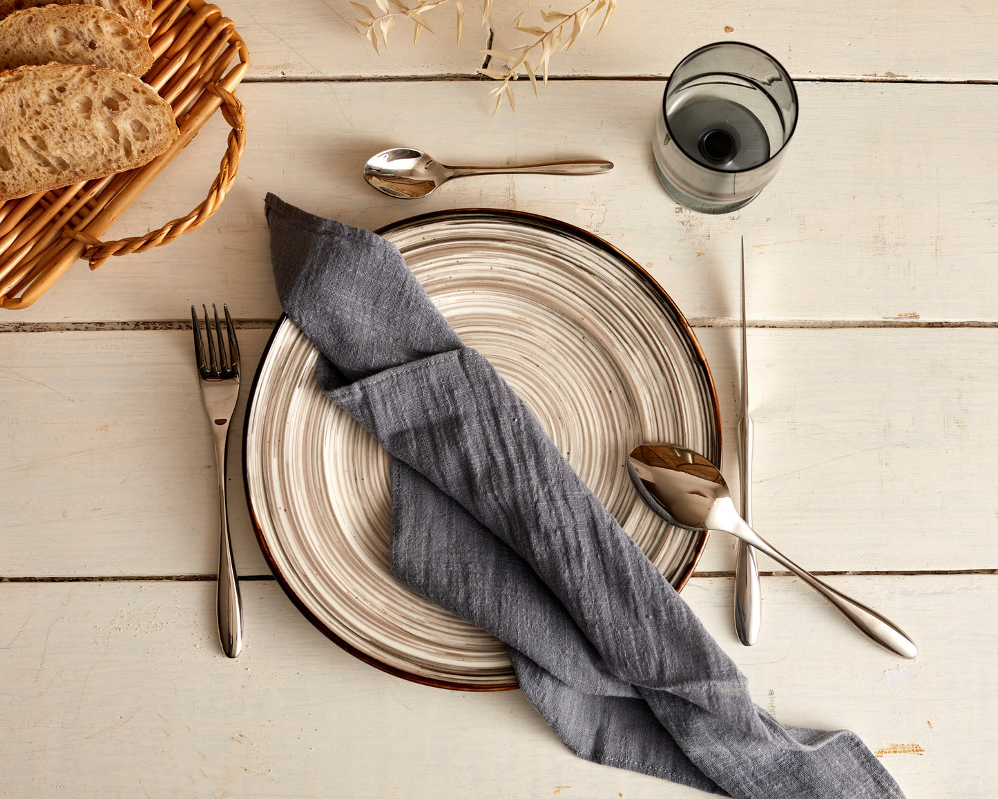 HanÃ³i Porcelain Round Dinner Plate